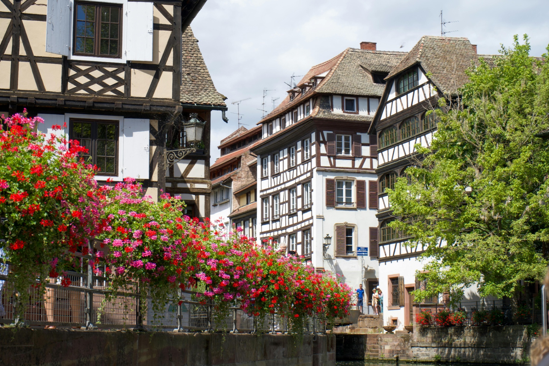 Quartier historique de Strasbourg avec maisons à colombages