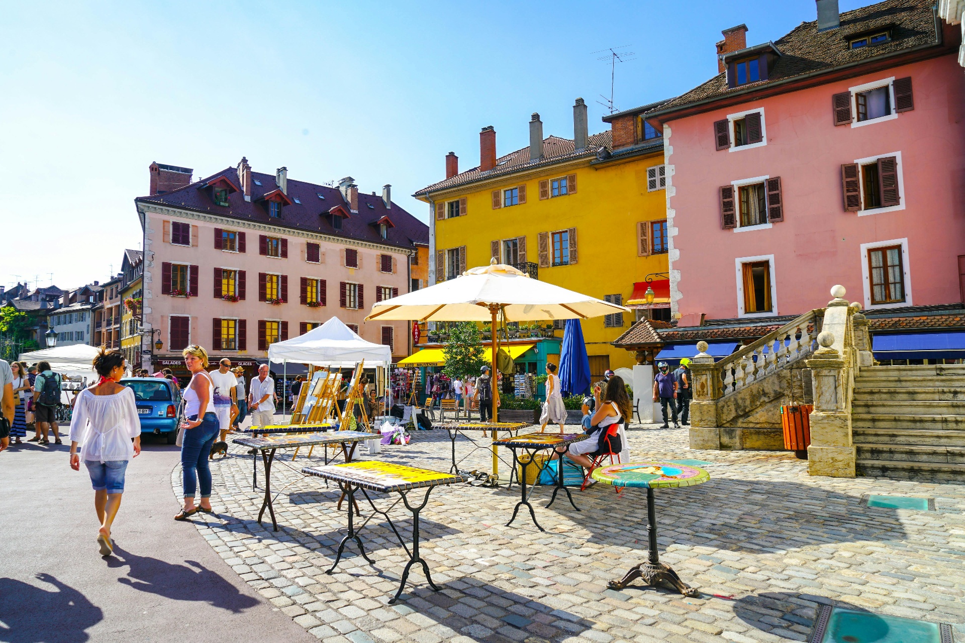 Centre historique d'Annecy avec ses maisons colorées